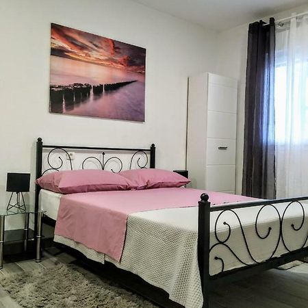 Studio Apartman Violeta II - 50M From The Beach Trogir Ngoại thất bức ảnh